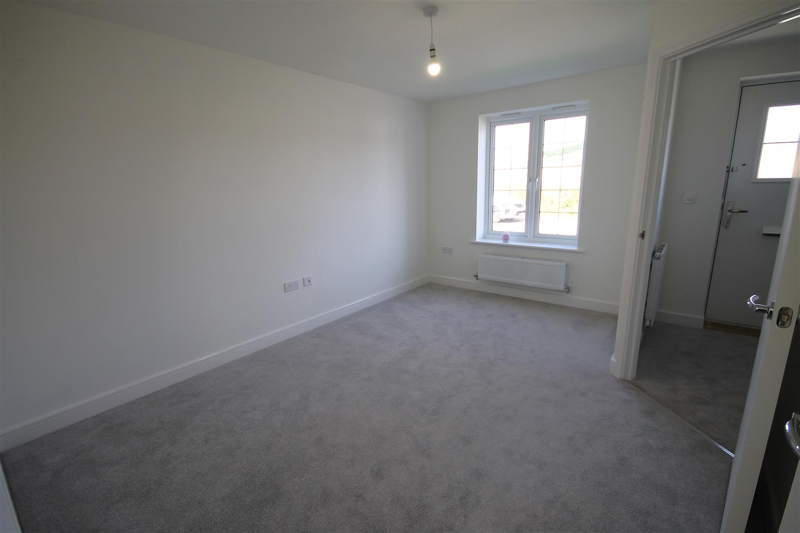 3 Bedroom House To Rent image 11